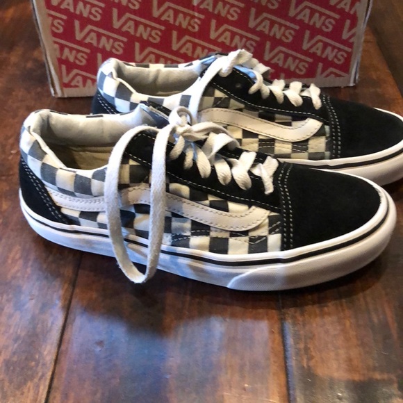Vans Shoes - Vans Checkered Lace Sneakers Women’s 5.5 Men’s4